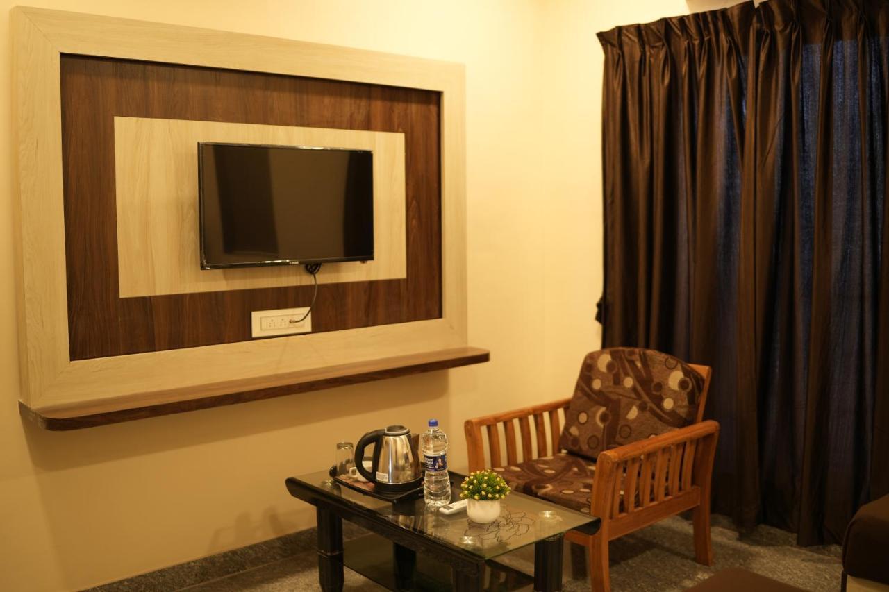 Hotel Sitara Inn Ratnāgiri Exterior foto